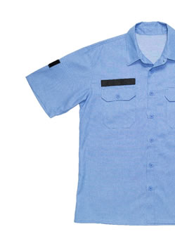 Camisa com bolsos e lapelas