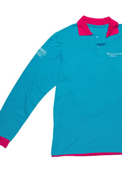 Polo manga longa com detalhes
